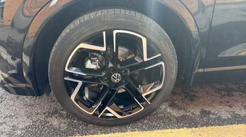2024 Volkswagen ETSI MHEV R-Line DSG Euro 6 5-door (Black) - Image: 12
