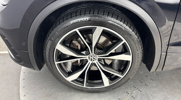 2023 Volkswagen 2.0 TDI R-Line DSG 4Motion Euro 6 5-door (Black) - Image: 44