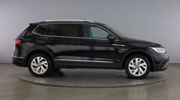 2023 Volkswagen TSI Life DSG Euro 6 5-door (Black) - Image: 4