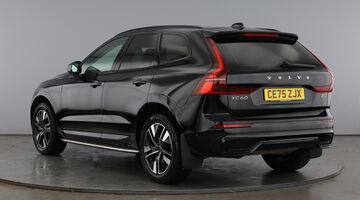2025 Volvo 2.0 B5 MHEV Plus Pro Auto Euro 6 5-door (Black) - Image: 3