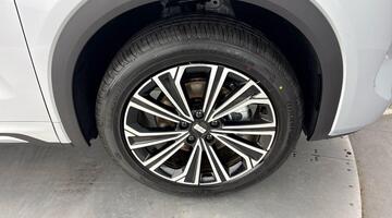 2026 Geely EM-i 29.8kWh Ultra Auto Euro 6 5-door (Silver) - Image: 5