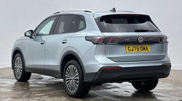 2025 Volkswagen TSI eHybrid 19.7kWh Match DSG Euro 6 5-door (Silver) - Image: 3
