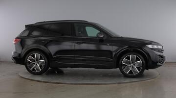 2026 Volkswagen Black Edition 3.0 TDI 4MOTION 286 PS 8-Speed Tiptronic 5-door (Black) - Image: 4