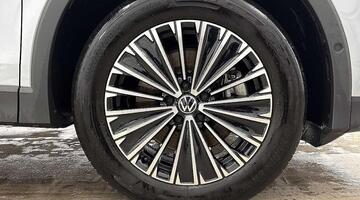 2025 Volkswagen TSI eHybrid 19.7kWh Match DSG Euro 6 5-door (Silver) - Image: 5