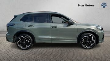 2026 Volkswagen ETSI MHEV R-Line DSG Euro 6 5-door (Green) - Image: 4
