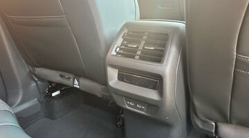2026 Volkswagen 2.0 TDI R-Line DSG Euro 6 5-door (Black) - Image: 26