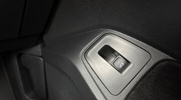 2023 Volkswagen TSI Life DSG Euro 6 5-door (White) - Image: 28