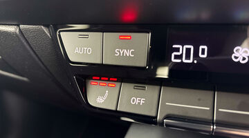 2025 Audi TFSIe 40 S line Sportback S Tronic Euro 6 5-door 17.9kWh (Black) - Image: 15
