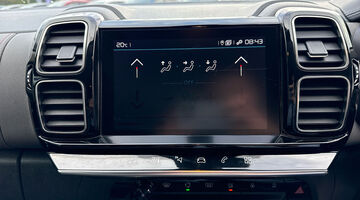 2020 Citroen PureTech Flair Euro 6 5-door (White) - Image: 40