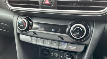 2018 Hyundai 1.0 T-GDi Blue Drive Premium SE Euro 6 5-door (Grey) - Image: 17