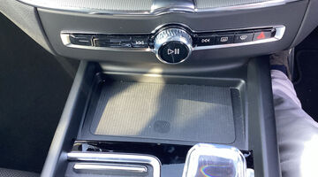 2026 Volvo 2.0 B5 MHEV Plus Black Edition Auto Euro 6 5-door (Black) - Image: 40