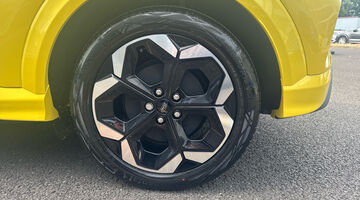 2026 Ford Standard Range 43kWh Premium Auto 5-door (Yellow) - Image: 14