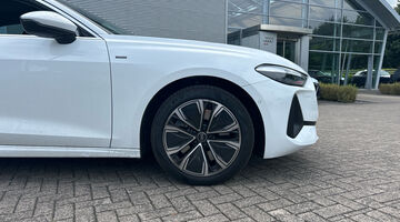 2026 Audi Technik e-hybrid quattro 299 PS S tronic (White) - Image: 5