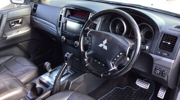 2016 Mitsubishi DI-DC Barbarian Auto 4WD Euro 6 3-door SWB (Silver) - Image: 6