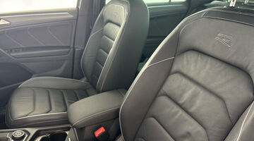 2023 Volkswagen 2.0 TDI R-Line DSG 4Motion Euro 6 5-door (Black) - Image: 40
