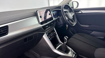 2023 Volkswagen 1.0 TSI Life Euro 6 5-door (White) - Image: 2