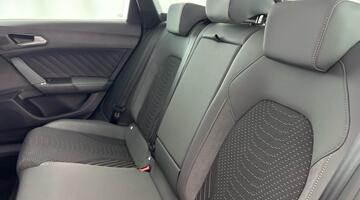 2026 CUPRA 2.0 TSI VZ3 DSG 4-doorive Euro 6 5dr (Grey) - Image: 38