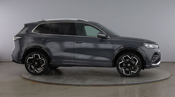 2025 Volkswagen TSI eHybrid 19.7kWh R-Line DSG Euro 6 5-door (Grey) - Image: 4