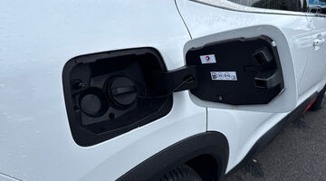 2020 Citroen PureTech Flair Euro 6 5-door (White) - Image: 26