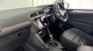 2023 Volkswagen TSI Life DSG Euro 6 5-door (Black) - Image: 2