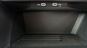 2025 Volkswagen TSI eHybrid 19.7kWh Match DSG Euro 6 5-door (Black) - Image: 8