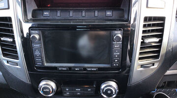 2016 Mitsubishi DI-DC Barbarian Auto 4WD Euro 6 3-door SWB (Silver) - Image: 29