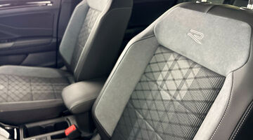 2025 Volkswagen 2.0 TDI R-Line DSG Euro 6 5-door (Silver) - Image: 32
