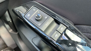 2026 Volkswagen Pro S 79kWh Match Auto 5-door (Black) - Image: 26