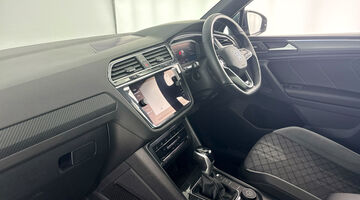 2022 Volkswagen 2.0 TSI R-Line DSG 4Motion Euro 6 5-door (Grey) - Image: 2