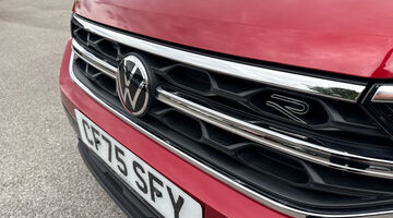 2025 Volkswagen ETSI MHEV R-Line DSG Euro 6 5-door (Red) - Image: 25