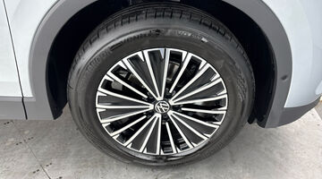 2026 Volkswagen ETSI MHEV Match DSG Euro 6 5-door (Silver) - Image: 5