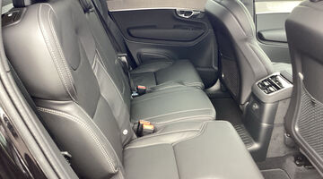 2026 Volvo 2.0 T8 18.8kWh Ultra Dark Auto 4WD Euro 6 5-door (Black) - Image: 10