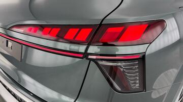 2026 Audi SUV S line e-hybrid 272 PS S tronic (Green) - Image: 29
