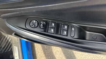 2020 Vauxhall Turbo SRi Nav Euro 6 5-door (Blue) - Image: 32