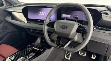 2026 Audi SQ6 SUV Vorsprung e-tron 360,00 kW (Black) - Image: 6