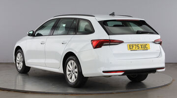 2026 Škoda TSI e-TEC MHEV ACT SE Technology DSG Euro 6 5-door (White) - Image: 3