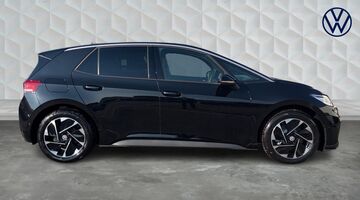2026 Volkswagen Pro 59kWh Match Auto 5-door (Black) - Image: 4