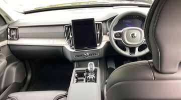 2026 Volvo 2.0 T8 18.8kWh Ultra Dark Auto 4WD Euro 6 5-door (Black) - Image: 9