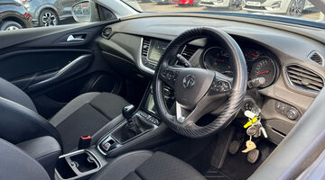 2020 Vauxhall Turbo SRi Nav Euro 6 5-door (Blue) - Image: 6