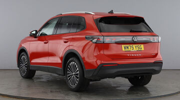 2026 Volkswagen ETSI MHEV Match DSG Euro 6 5-door (Red) - Image: 3