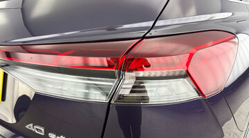 2025 Audi 40 Sport Auto 5-door 63kWh (Aurora violet) - Image: 32