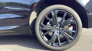 2026 Volvo 2.0 B5 MHEV Plus Black Edition Auto Euro 6 5-door (Black) - Image: 5
