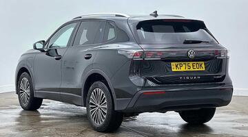 2025 Volkswagen TSI eHybrid 19.7kWh Match DSG Euro 6 5-door (Black) - Image: 3