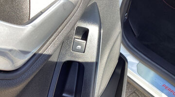 2024 Ford 1.0T EcoBoost MHEV ST DCT Euro 6 5-door (White) - Image: 22