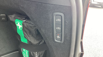 2026 Volvo 2.0 T8 18.8kWh Ultra Dark Auto 4WD Euro 6 5-door (Black) - Image: 18