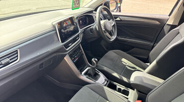 2025 Volkswagen TSI Style Euro 6 5-door (Black) - Image: 10