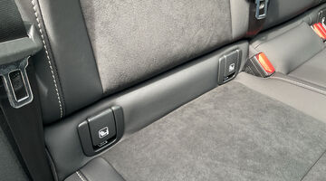 2026 Volvo 2.0 B3 MHEV Ultra Black Edition DCT Auto Euro 6 5-door (White) - Image: 39