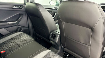 2025 Volkswagen 2.0 TDI R-Line DSG Euro 6 5-door (Silver) - Image: 27