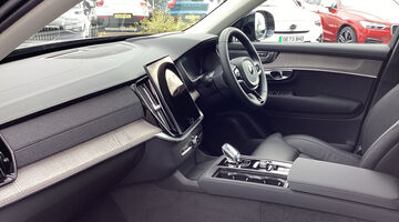 2026 Volvo 2.0 T8 18.8kWh Ultra Dark Auto 4WD Euro 6 5-door (Black) - Image: 6