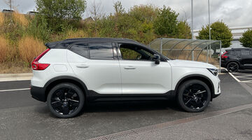 2026 Volvo 2.0 B3 MHEV Ultra Black Edition DCT Auto Euro 6 5-door (White) - Image: 4